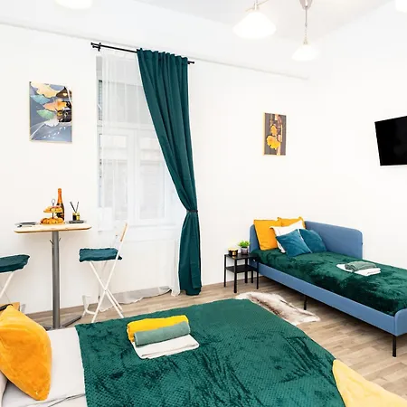 Golden Sun At Buda Castle Apartment *