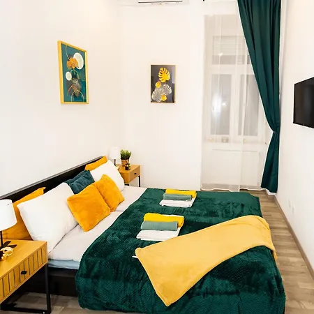 Golden Sun At Buda Castle Apartment *