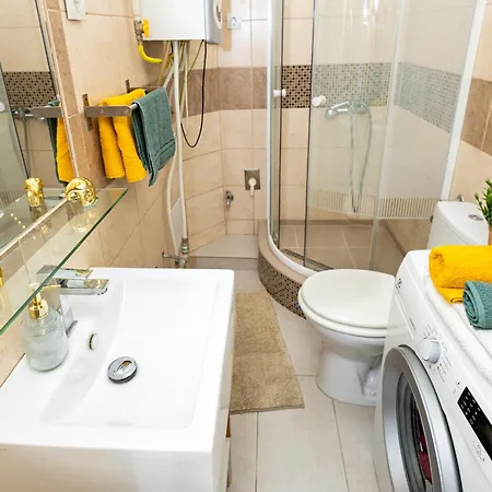Golden Sun At Buda Castle Apartment *